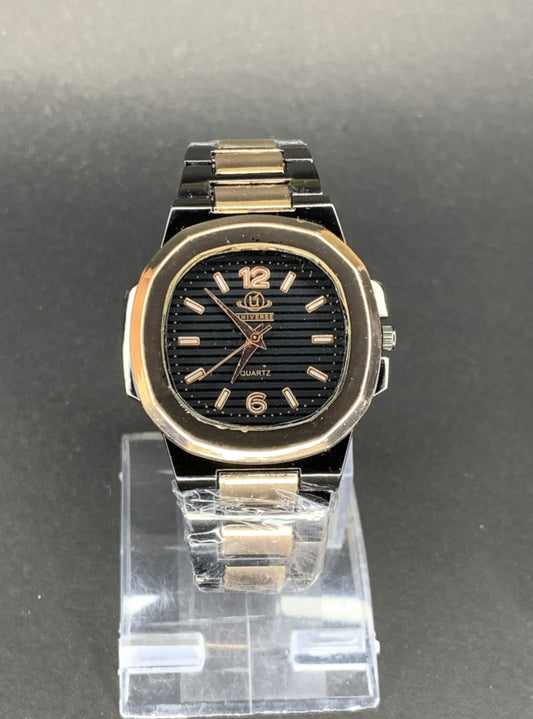 Universe Quartz Square Dial Two-Tone – Luxury Black Dial Wristwatch